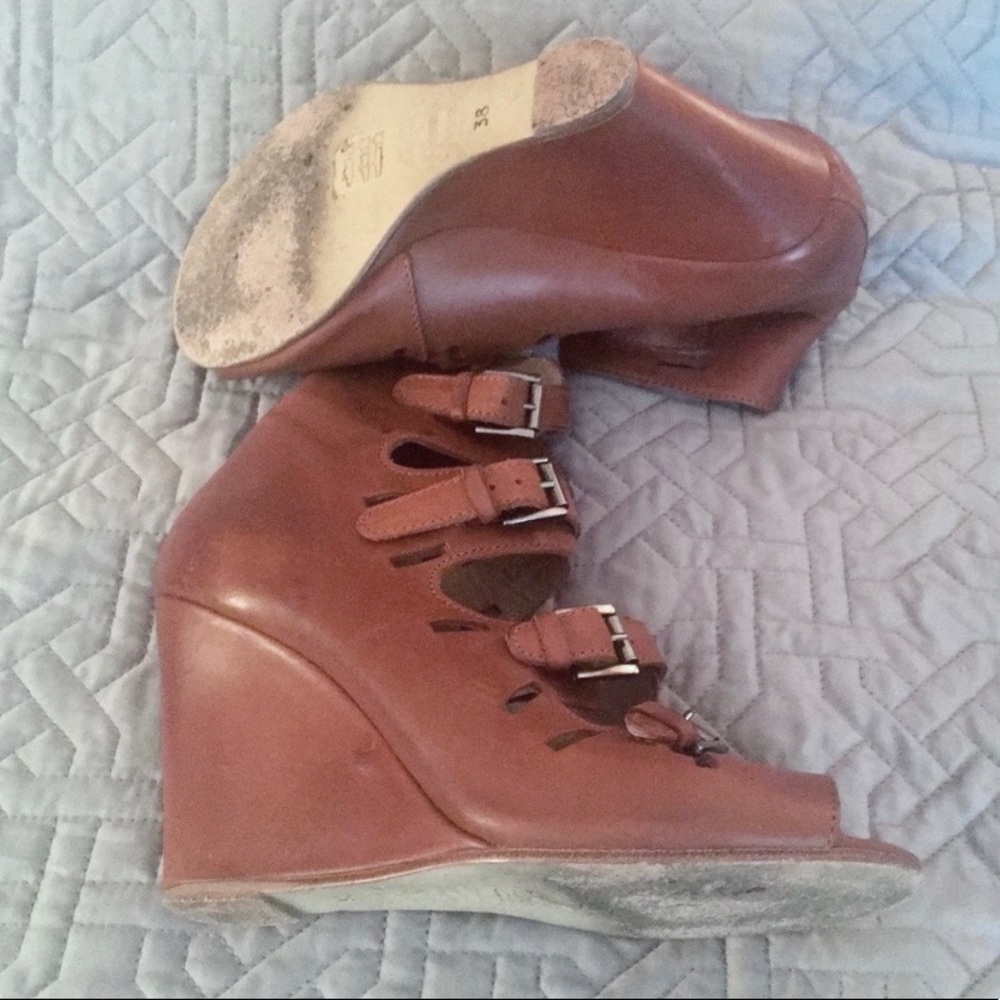 ANTHRO Surface To Air Buckle Wedge Sandals Cognac - Picture 5 of 8